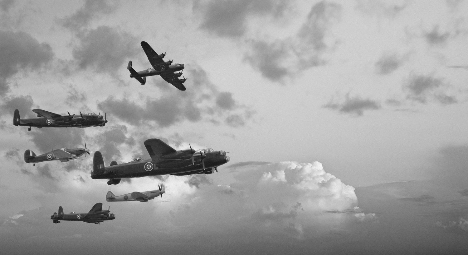 WW2 planes flying